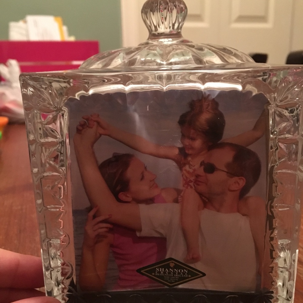 Four sided spinning glass photo display
